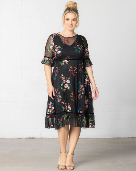 plus size embroidered dress Black This plus size dress features an elegant U Plus Size Floral Embroidery Wedding